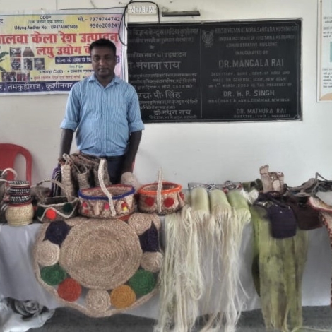 Ravi Prasad from UP once earned Rs. 15000, now makes Rs. 1.5 lakh per month selling banana fibre products